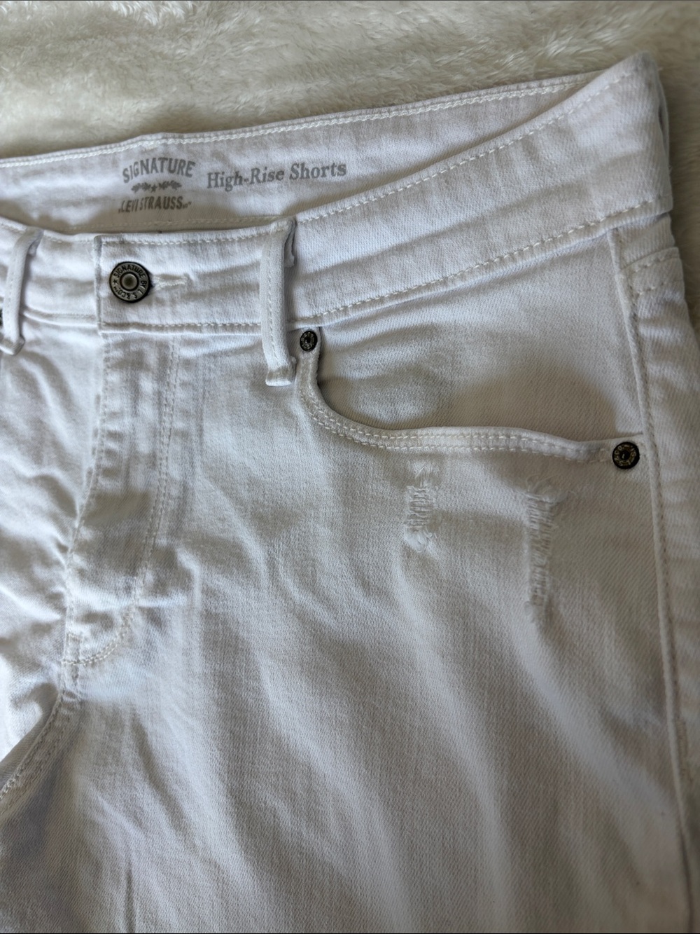 Signature by Levi Strauss High Rise Distressed Denim Shorts | Size 12 W31 - Picture 4 of 9